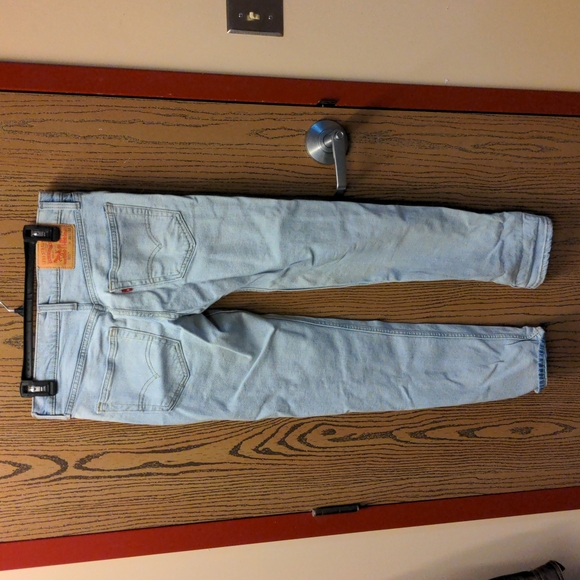 Levi's Jeans - Picture 2 of 3